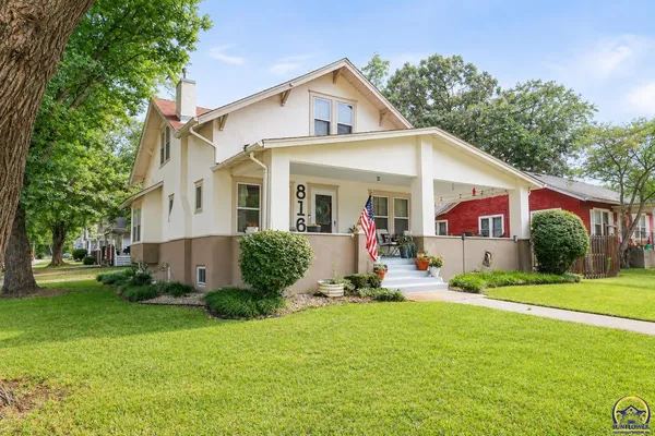 $194,900 | 816 West 9th Avenue, Emporia, KS 66801
