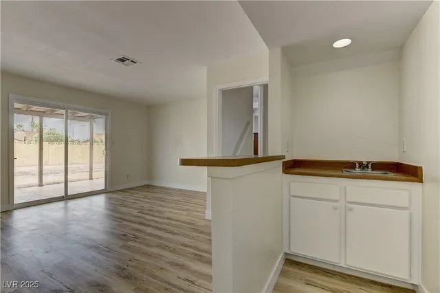 $2,364 | 1678 East Hacienda Avenue, Las Vegas, NV 89119