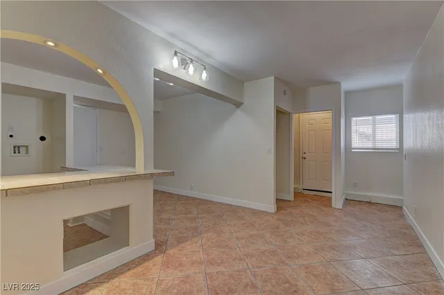 $2,364 | 1678 East Hacienda Avenue, Las Vegas, NV 89119
