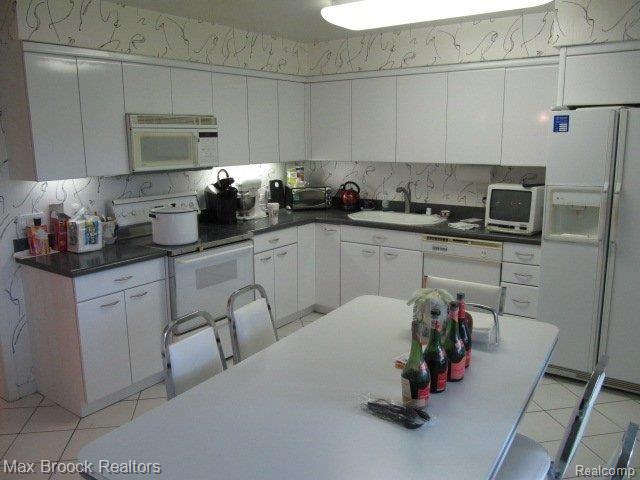 29666 Middlebelt Road, Unit 5 Farmington, MI 48334 - Photo 6 of 11 kitchen1