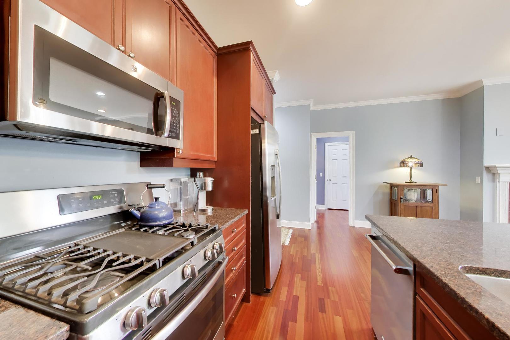 1908 West Irving Park Road, Unit 202 Chicago, IL 60613 - Photo 14 of 34 Gallery Image 14