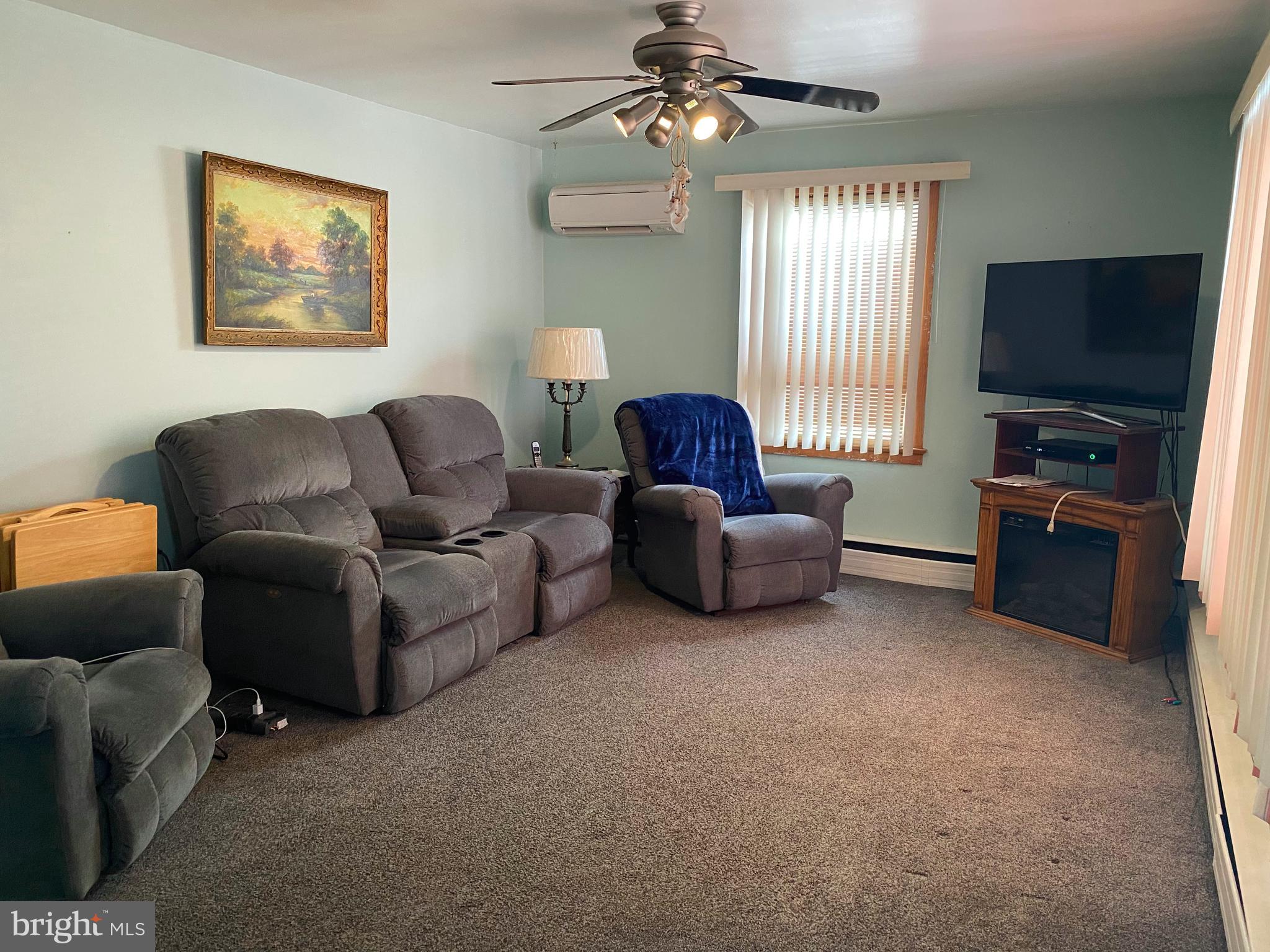 302 Lippincott Avenue Riverside, NJ 08075 - Photo 3 of 17 Living room