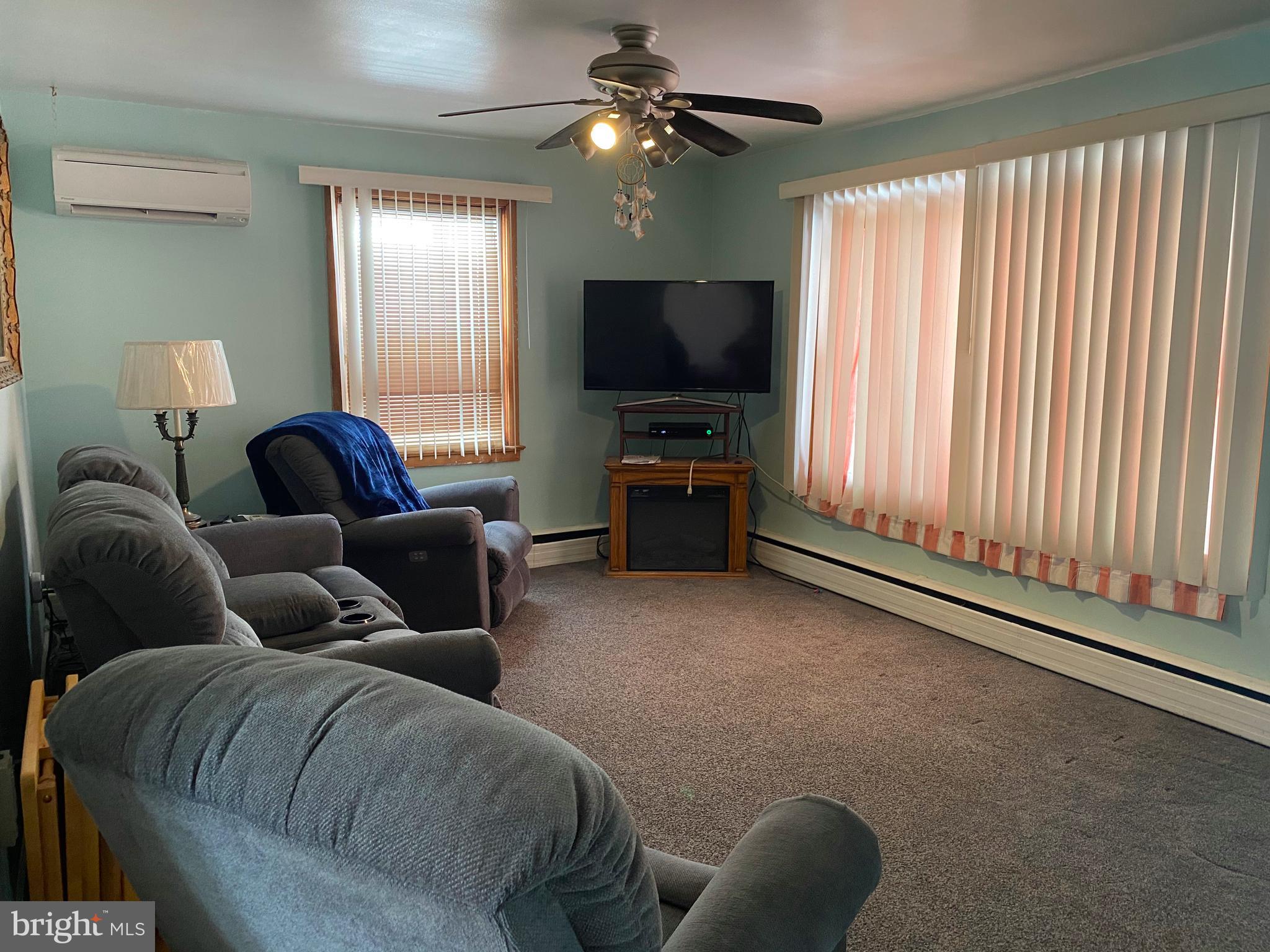 302 Lippincott Avenue Riverside, NJ 08075 - Photo 4 of 17 Living Room