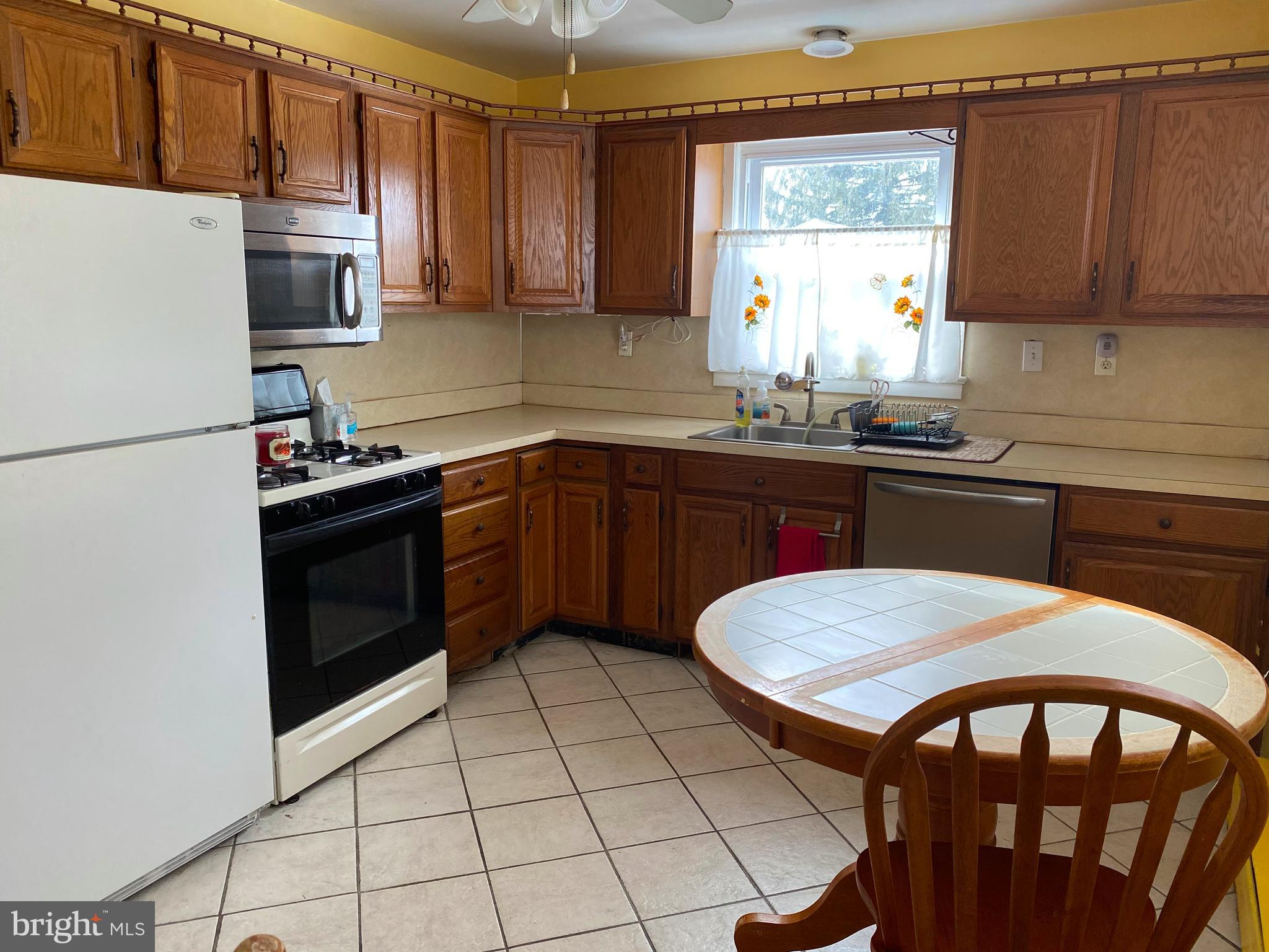 302 Lippincott Avenue Riverside, NJ 08075 - Photo 6 of 17 Kitchen