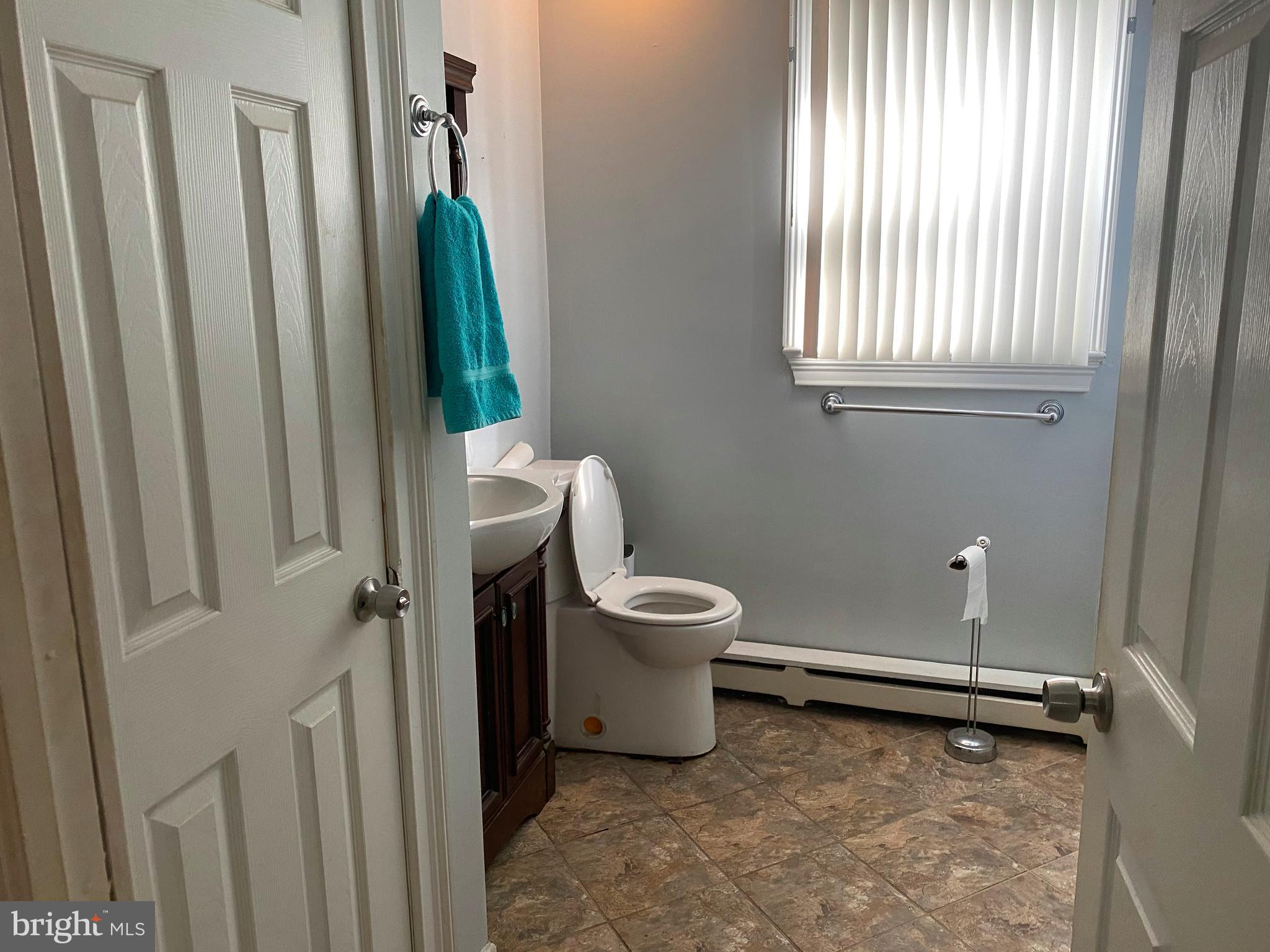 302 Lippincott Avenue Riverside, NJ 08075 - Photo 9 of 17 Bathroom