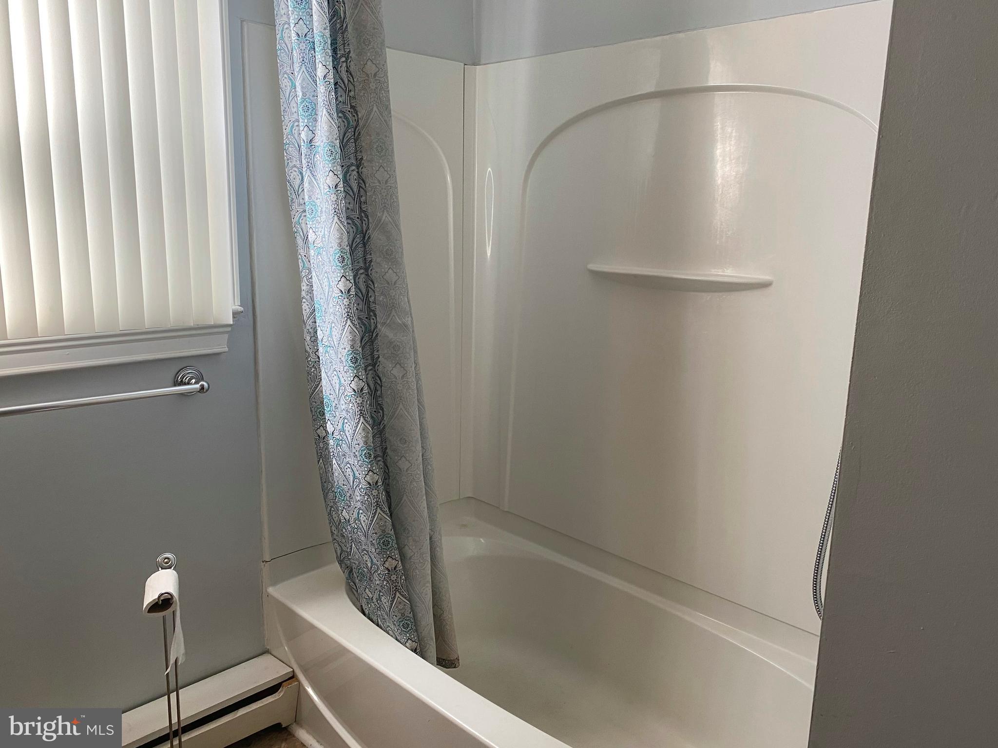 302 Lippincott Avenue Riverside, NJ 08075 - Photo 10 of 17 Bathroom