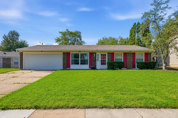 $329,000 | 206 Judy Lane, Streamwood, IL 60107