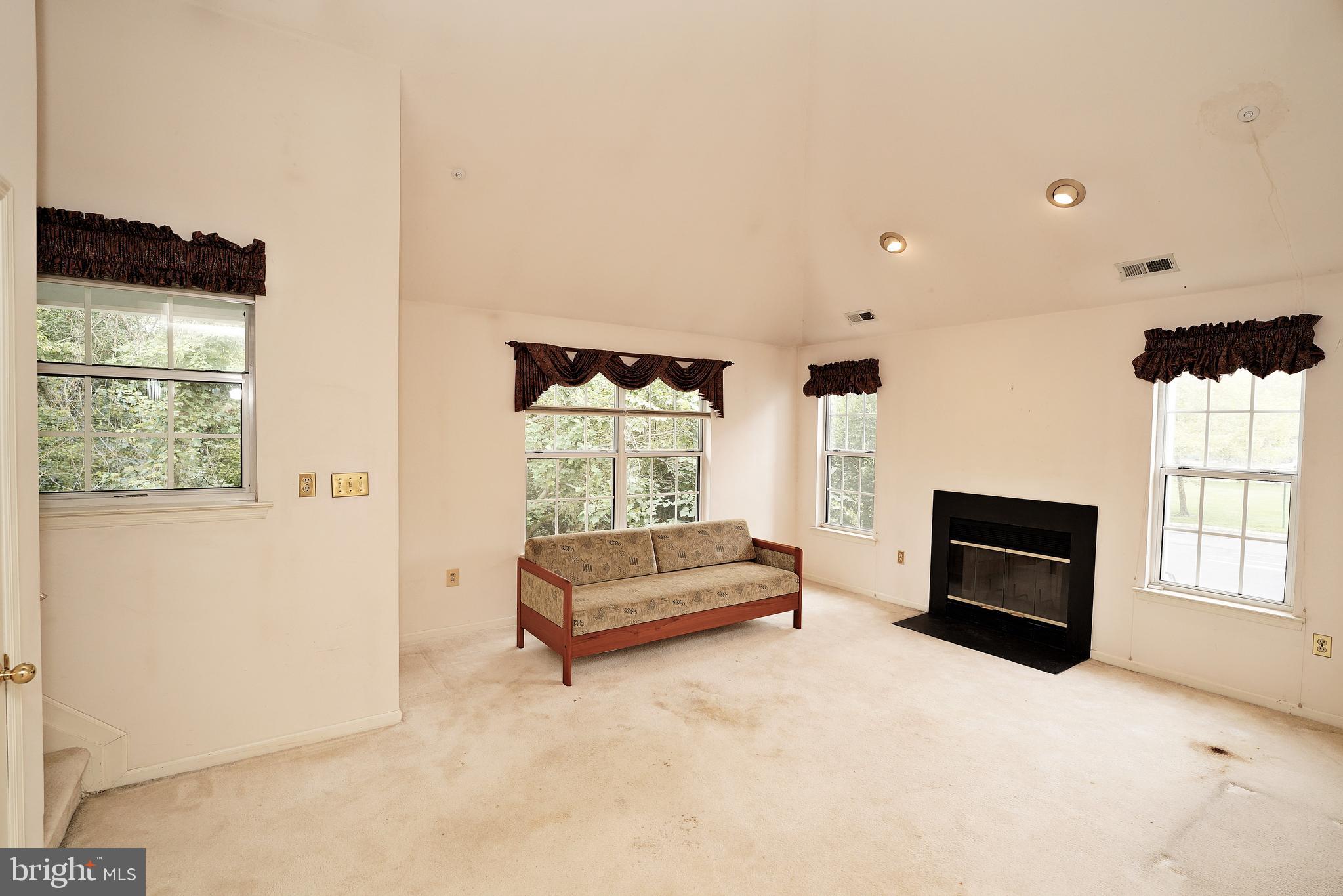 528 Brickhouse Road Princeton, NJ 08540 - Photo 4 of 33