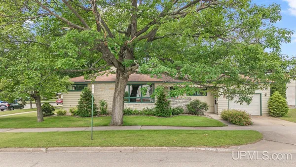 $210,000 | 1302 Minneapolis Avenue, Gladstone, MI 49837
