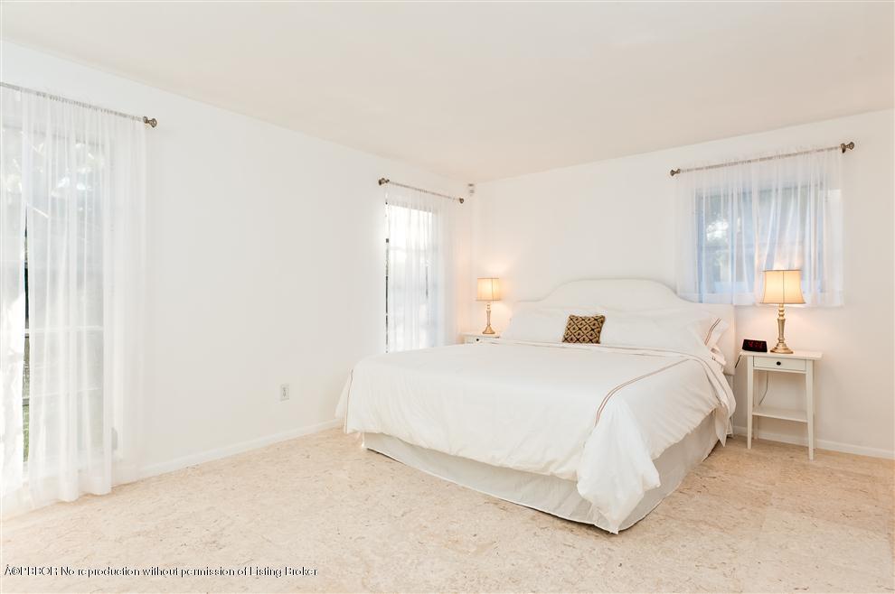 110 Seagate Road Palm Beach, FL 33480 - Photo 5 of 14 110 Seagate - MASTER BEDROOM