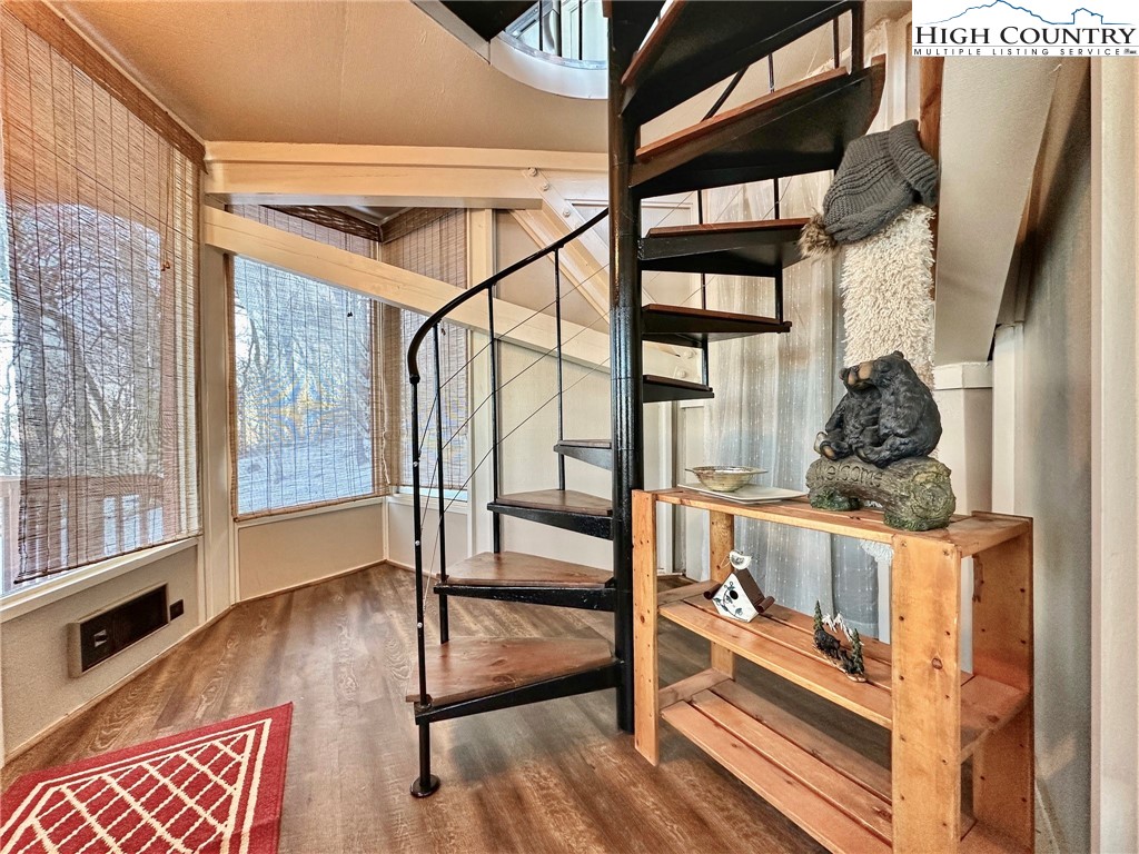 107 Skiloft Road Beech Mountain, NC 28604 - Photo 9 of 32 Gallery Image 9