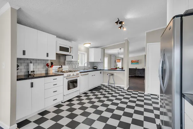 $274,900 | 4091 Woodland Avenue, Manitou Beach, MI 49253