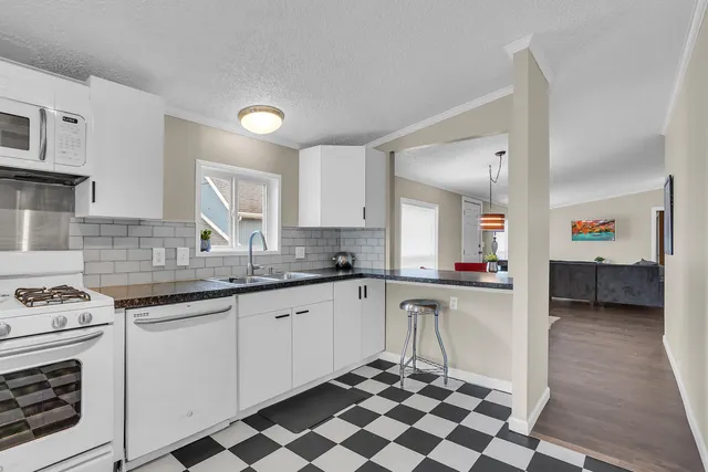 $274,900 | 4091 Woodland Avenue, Manitou Beach, MI 49253