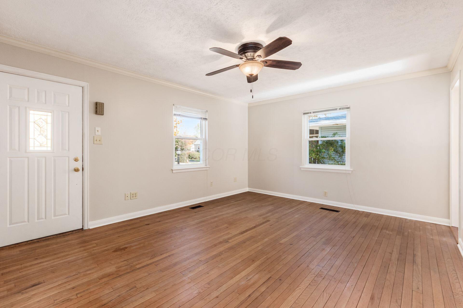 481 Chatham Road Columbus, OH 43214 - Photo 4 of 44 Living Room