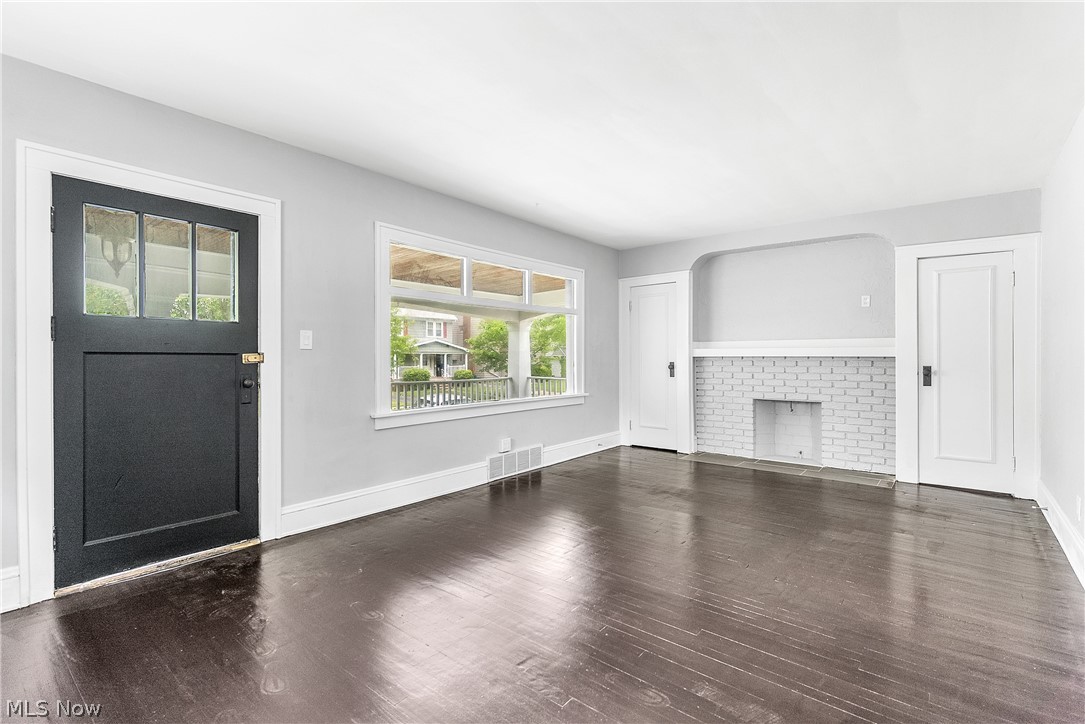 4002 Navahoe Road Cleveland Heights, OH 44121 - Photo 4 of 34
