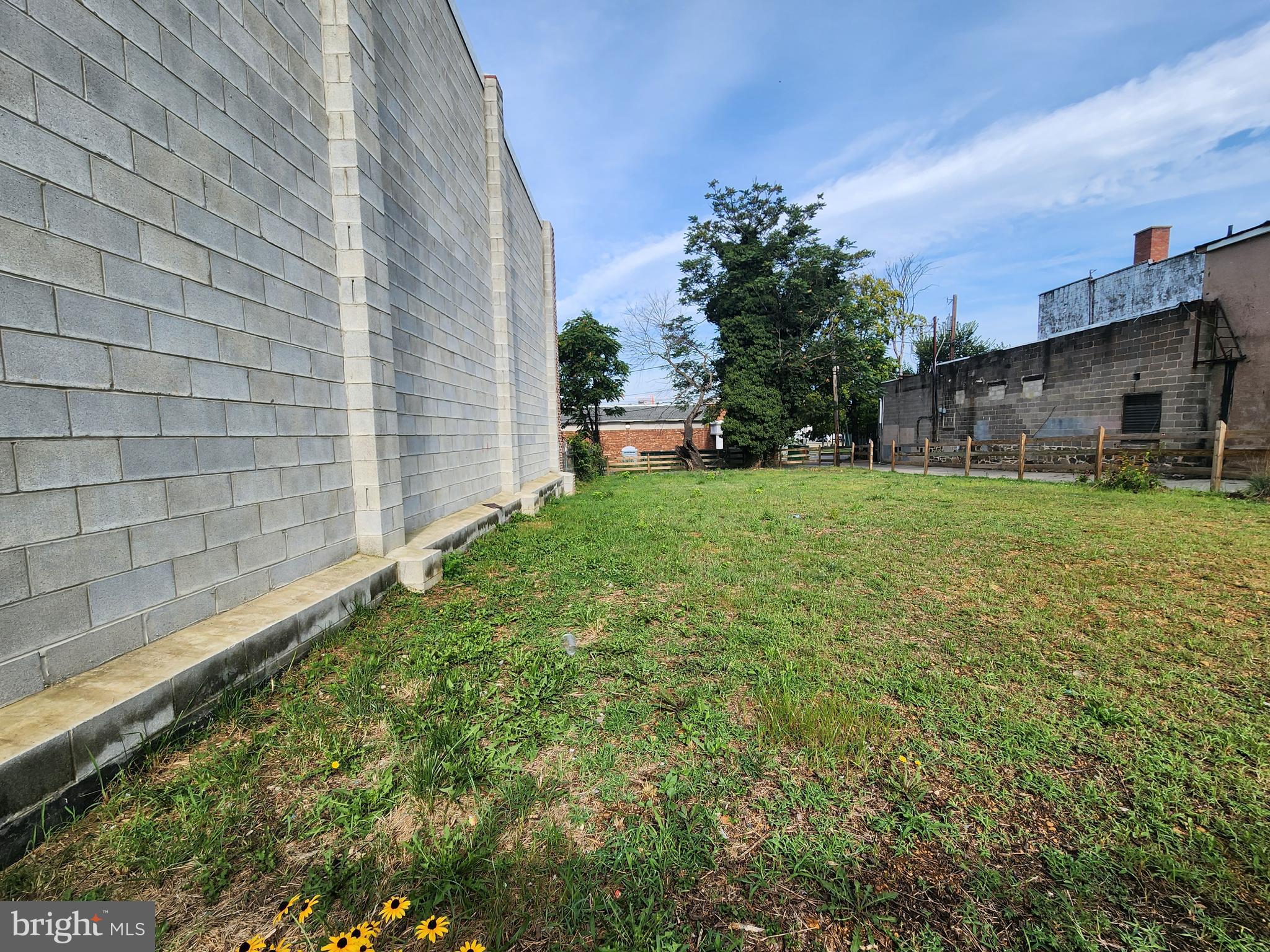 3644 South Hanover Street Baltimore, MD 21225 - Photo 4 of 6 a view of a back yard of the house