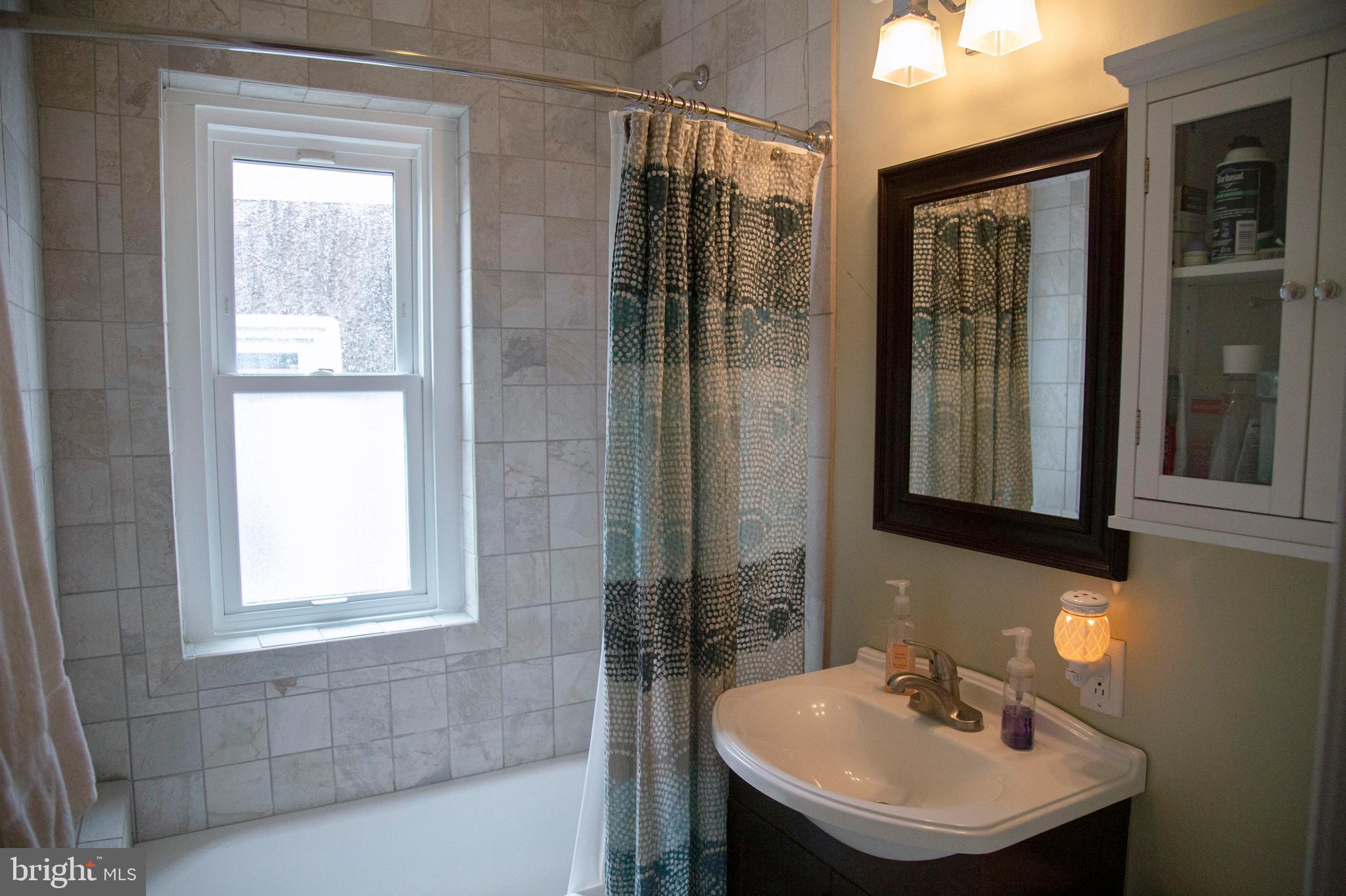 223 Righter Street Philadelphia, PA 19128 - Photo 22 of 29 Upper level bathroom