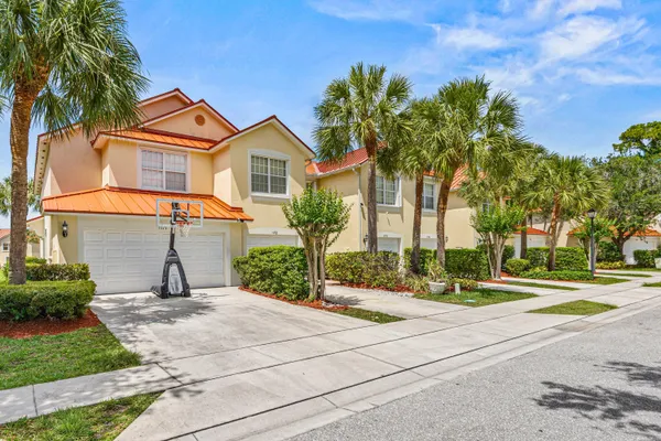 $375,000 | 1172 Pinewood Lake Court, Greenacres, FL 33415