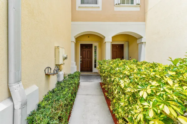 $375,000 | 1172 Pinewood Lake Court, Greenacres, FL 33415