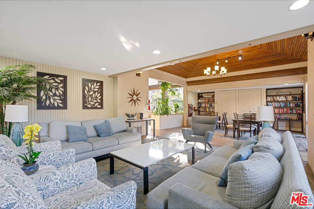 8207 Raintree Circle Culver City, CA 90230 - Photo 21 of 27 Gallery Image 21