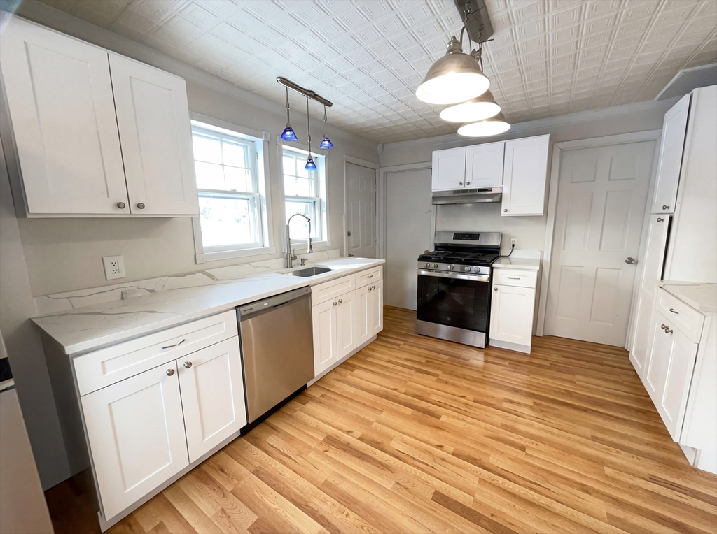 46 Roosevelt Road Weymouth, MA 02188 - Photo 2 of 19