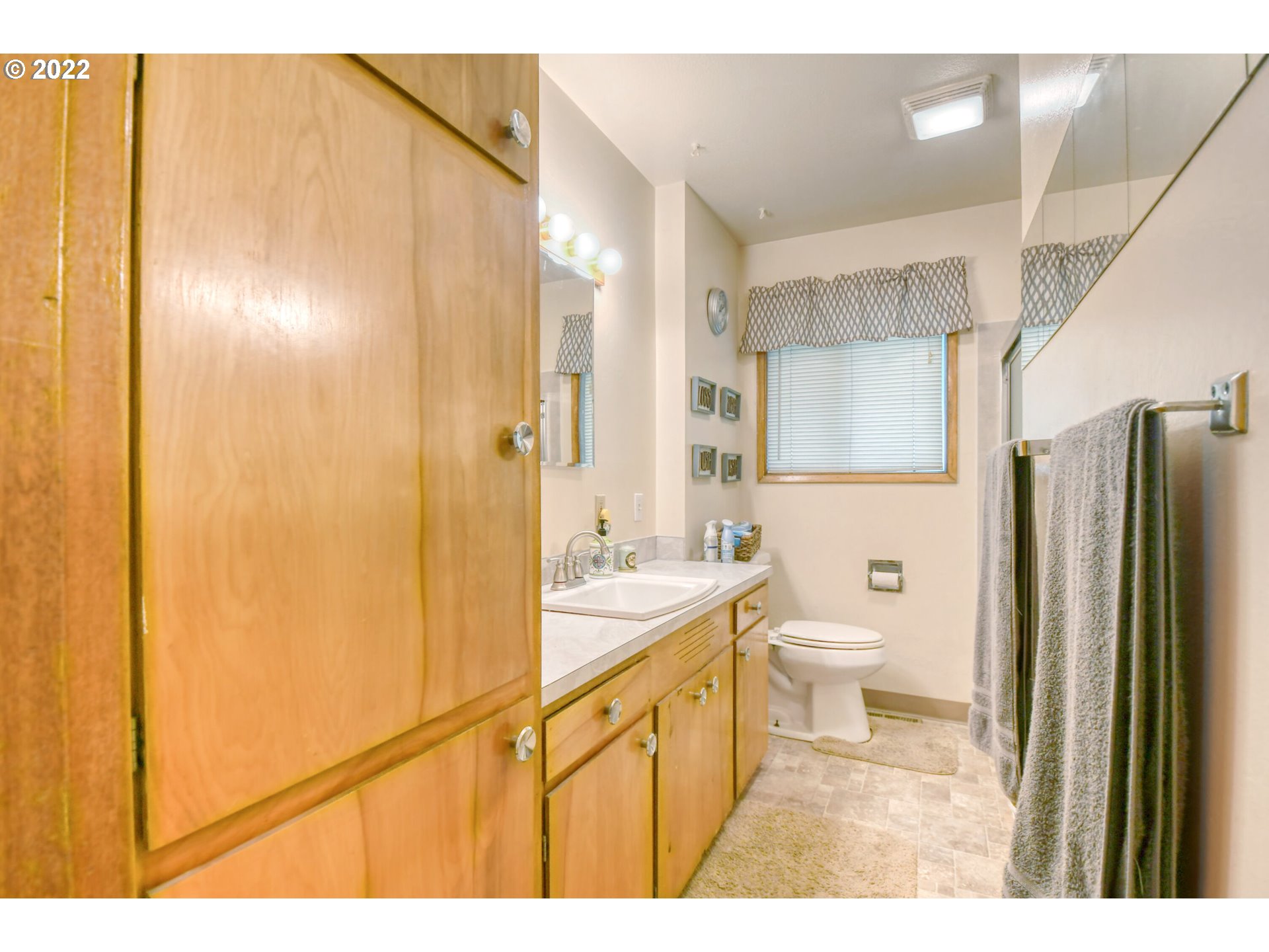 3308 Southwest Kirk Avenue Pendleton, OR 97801 - Photo 15 of 32 a bathroom with a granite countertop sink toilet and shower