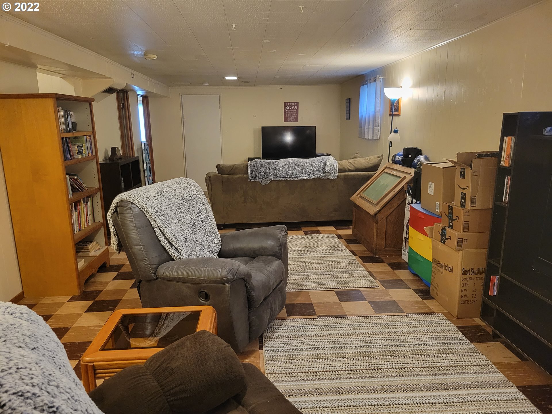 3308 Southwest Kirk Avenue Pendleton, OR 97801 - Photo 24 of 32 a living room with furniture rug and stainless steel appliances