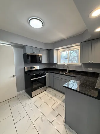 $2,800 | 18227 Center Avenue, Homewood, IL 60430