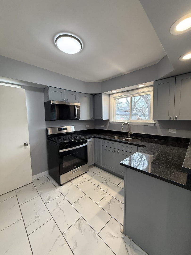 18227 Center Avenue Homewood, IL 60430 - Photo 4 of 12