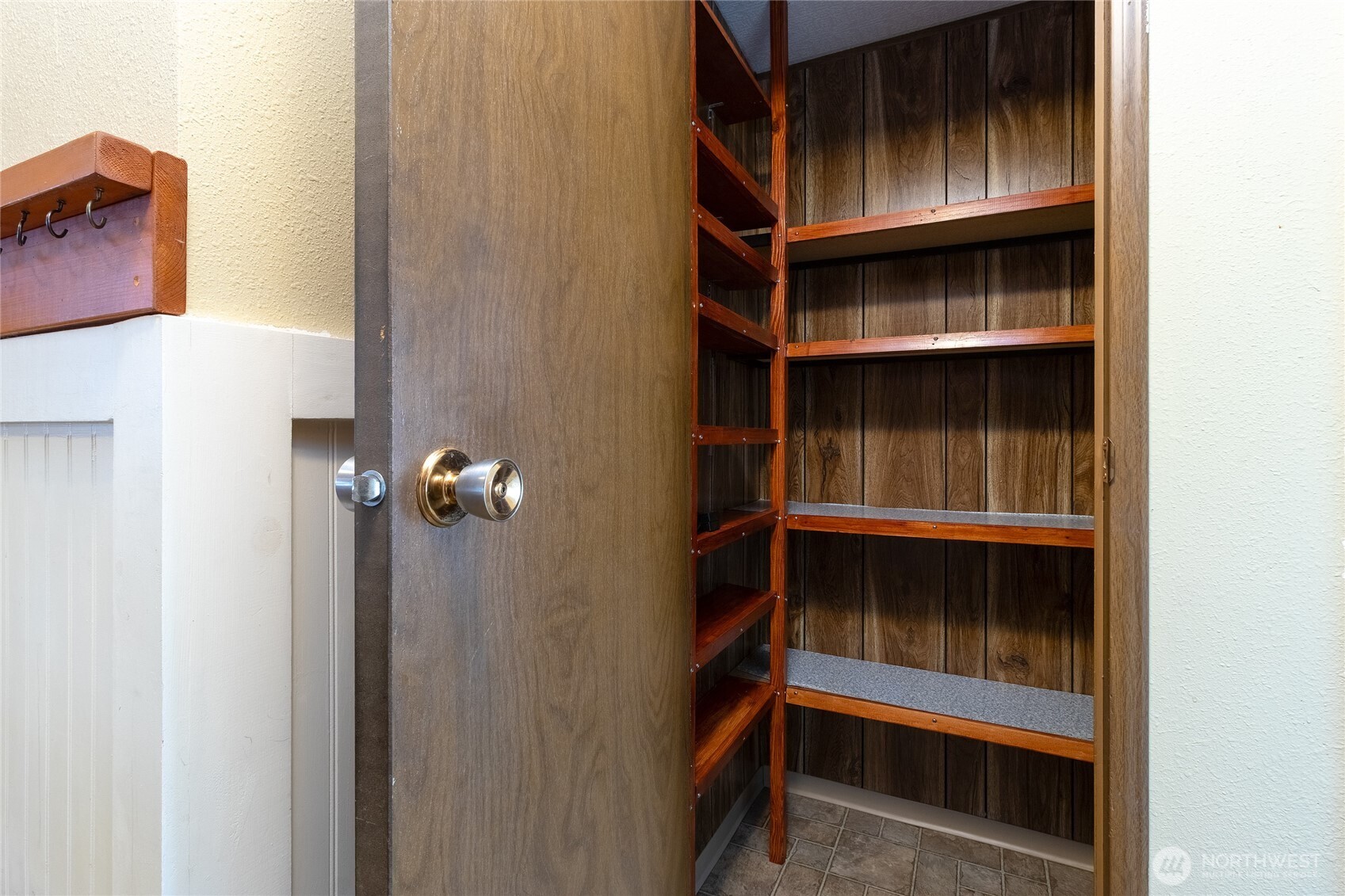 826 Southeast Scenic View Drive College Place, WA 99324 - Photo 19 of 28 a view of walk in closet