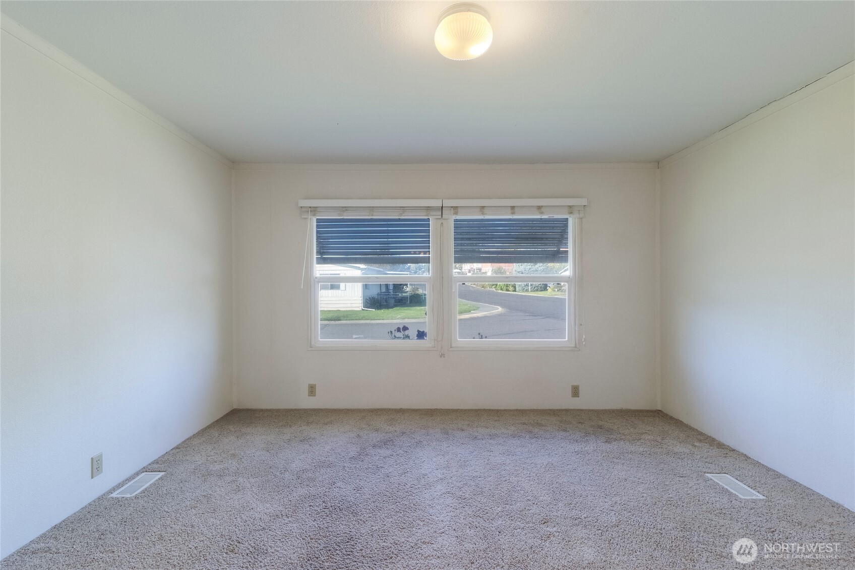 826 Southeast Scenic View Drive College Place, WA 99324 - Photo 20 of 28 an empty room with a window