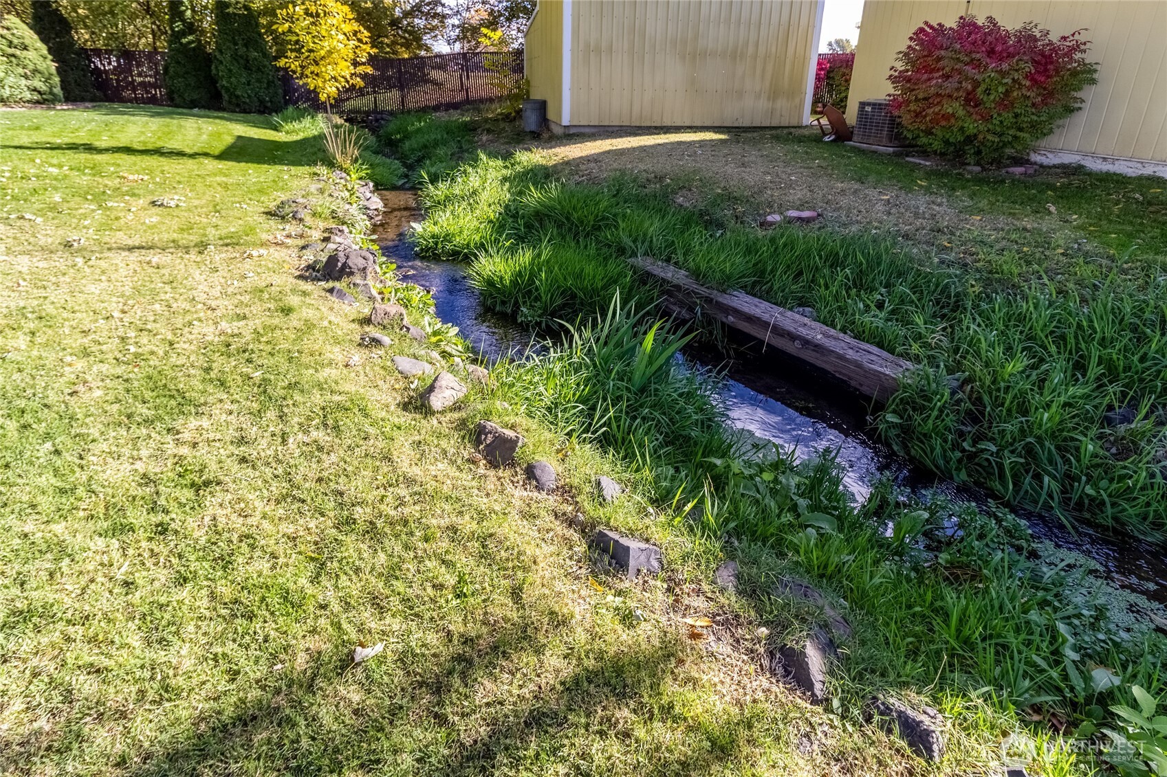 826 Southeast Scenic View Drive College Place, WA 99324 - Photo 28 of 28 a backyard of a house with lots of green space