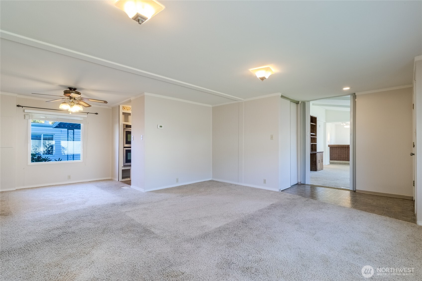 826 Southeast Scenic View Drive College Place, WA 99324 - Photo 4 of 28 an empty room with windows and fan