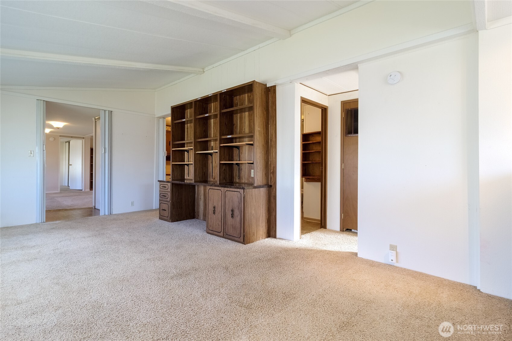 826 Southeast Scenic View Drive College Place, WA 99324 - Photo 9 of 28 a view of an empty room with a cabinet and workspace