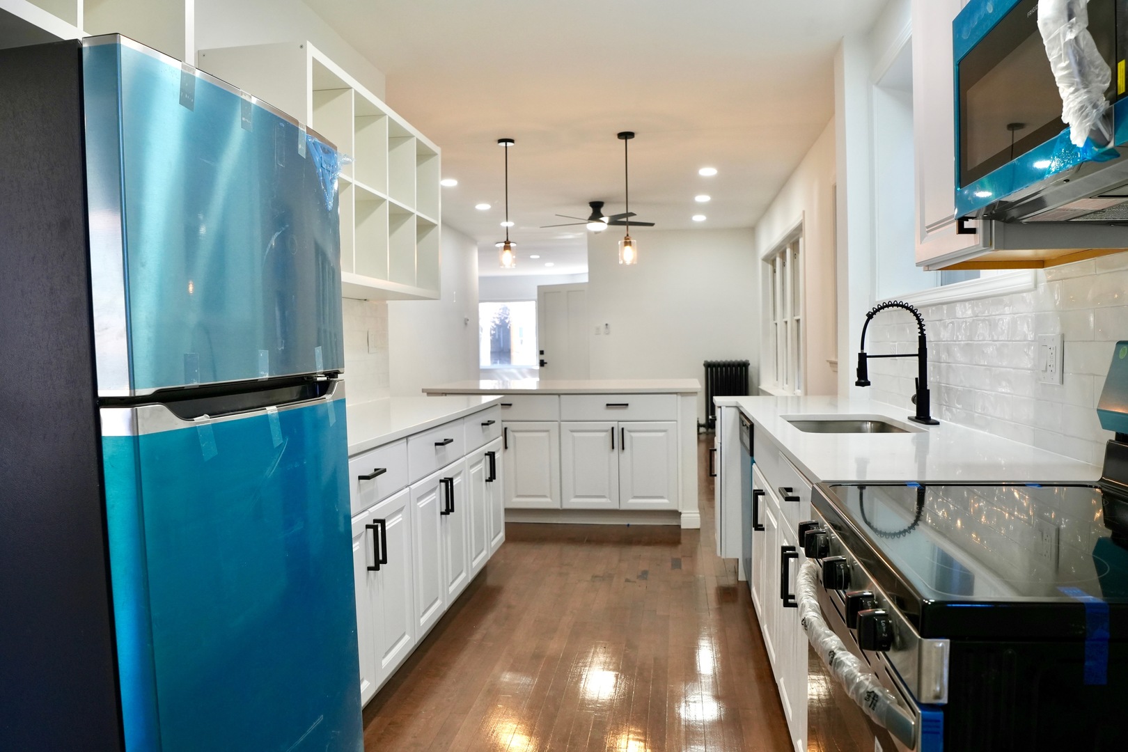 8040 South Rhodes Avenue Chicago, IL 60619 - Photo 4 of 19
