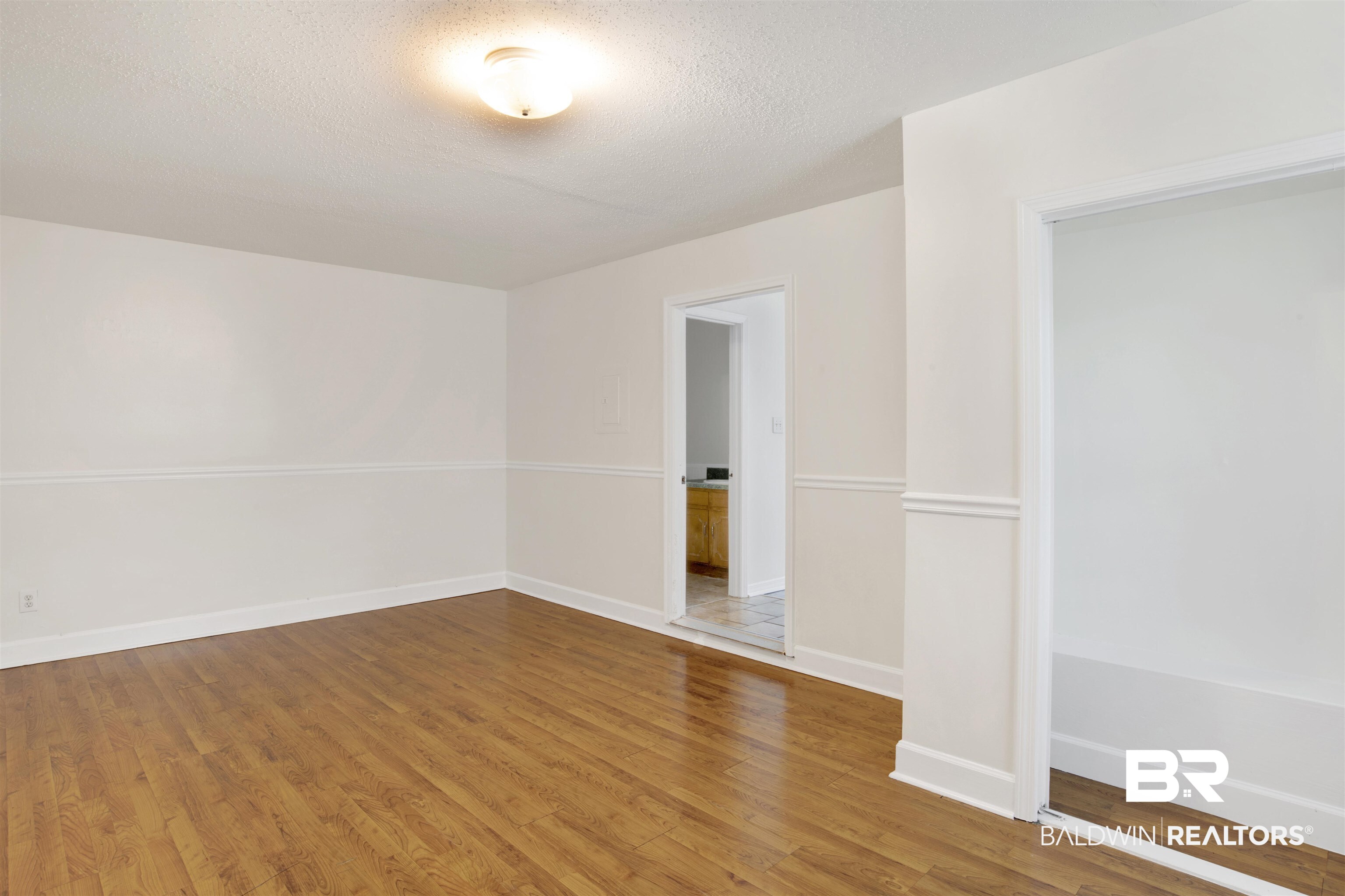 5480 Country Club Boulevard Theodore, AL 36582 - Photo 20 of 36 Spare room featuring a textured ceiling and wood-type flooring