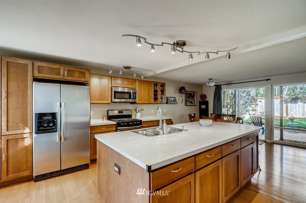 1604 Aberdeen Court Southeast Renton, WA 98055 - Photo 3 of 25 Gallery Image 3
