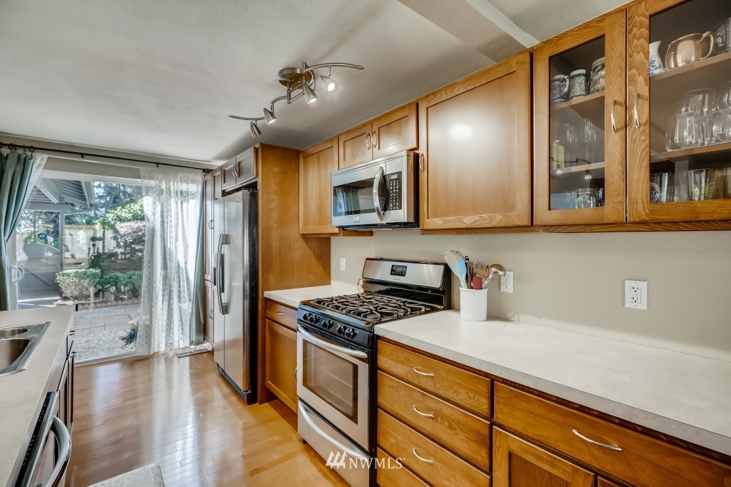1604 Aberdeen Court Southeast Renton, WA 98055 - Photo 5 of 25 Gallery Image 5