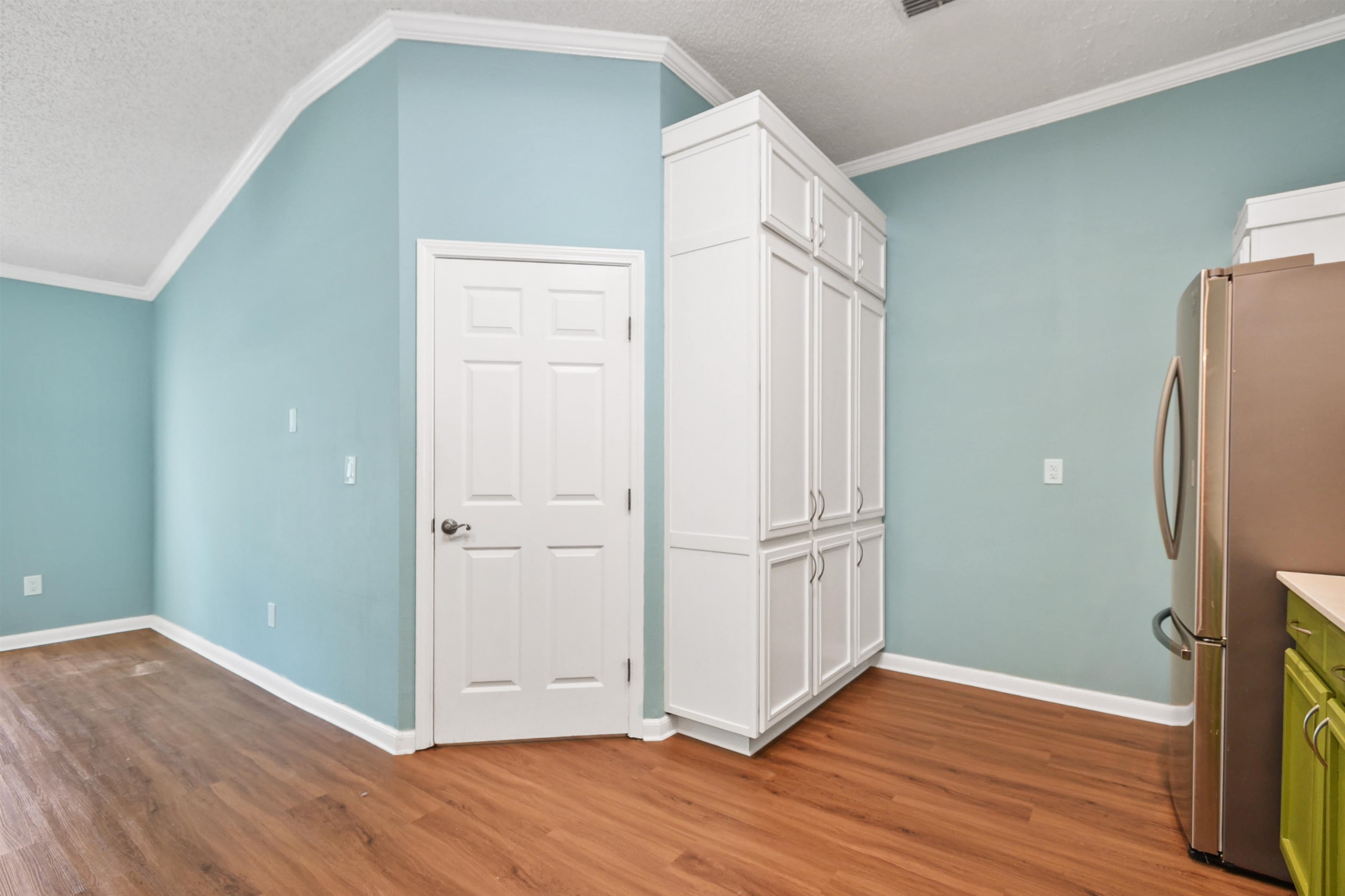 420 Bay Point Way North St. Johns, FL 32259 - Photo 12 of 37 Additional living space with a textured ceiling and dark wood-type flooring