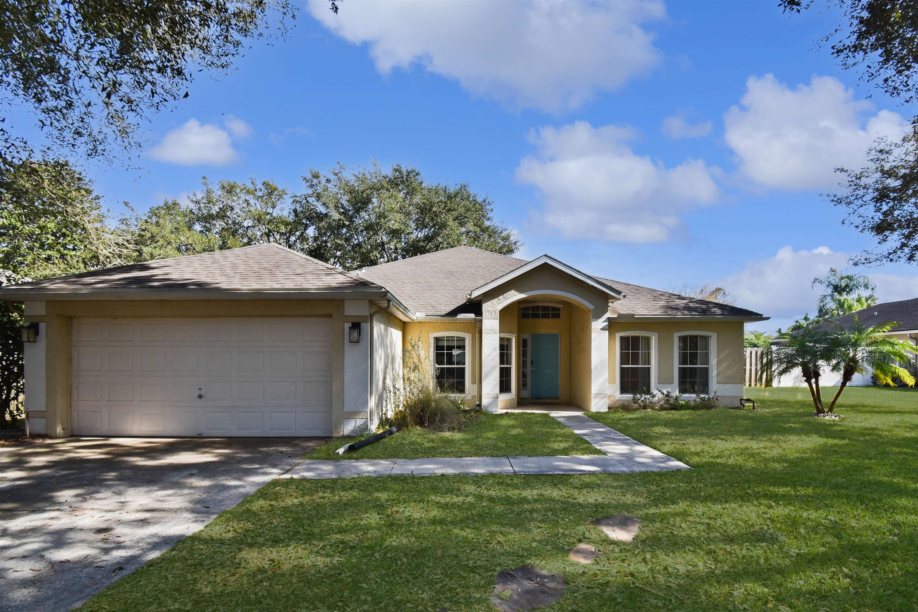 420 Bay Point Way North St. Johns, FL 32259 - Photo 3 of 37 a front view of a house with a garden