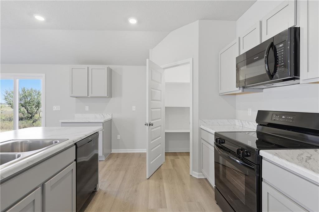 534 West Fountain Circle Gardner, KS 66030 - Photo 9 of 28