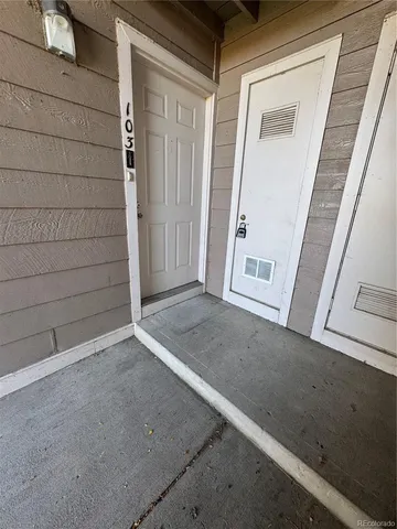 a view of yard with green space