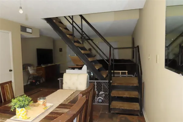 a view of entryway and kitchen