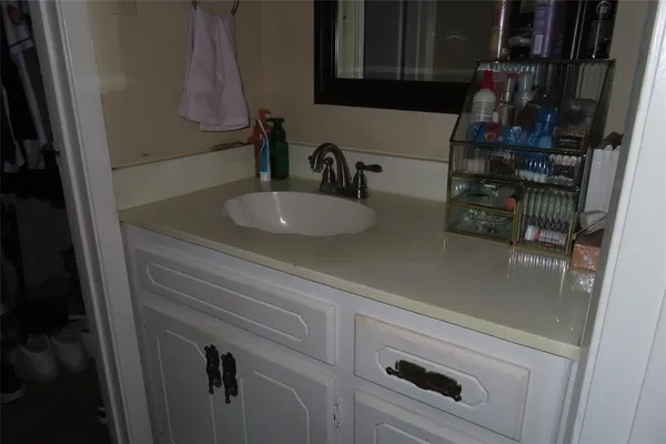 a close view of sink and tap