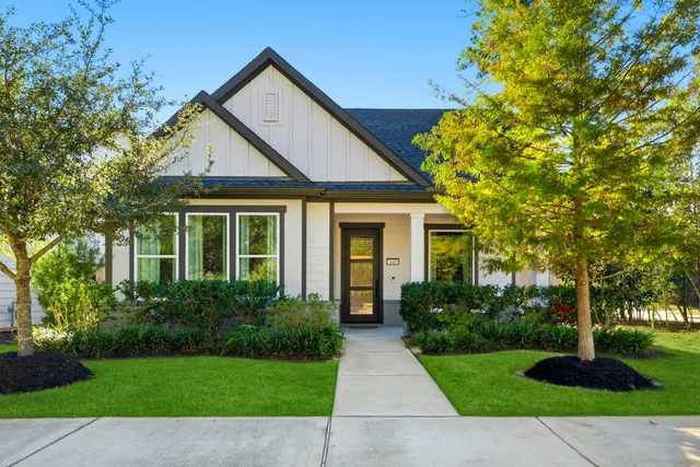 $439,000 | 165 Bungalow Drive, Montgomery, TX 77316