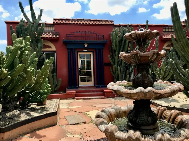 a view of a entryway of the house