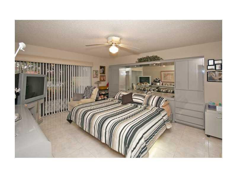 19976 Mona Circle, Unit 19976 Boca Raton, FL 33434 - Photo 12 of 22 Bedroom Master