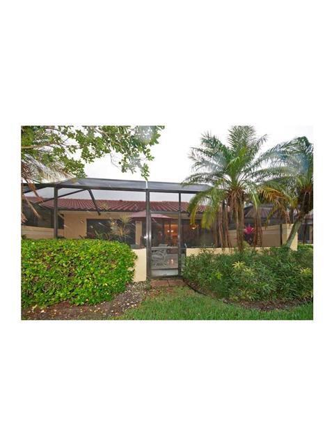 19976 Mona Circle, Unit 19976 Boca Raton, FL 33434 - Photo 19 of 22 Exterior Back