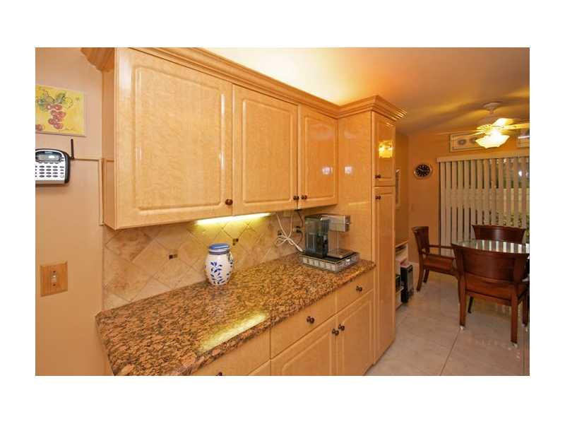 19976 Mona Circle, Unit 19976 Boca Raton, FL 33434 - Photo 5 of 22 Kitchen