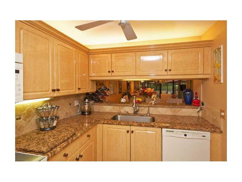 19976 Mona Circle, Unit 19976 Boca Raton, FL 33434 - Photo 6 of 22 Kitchen